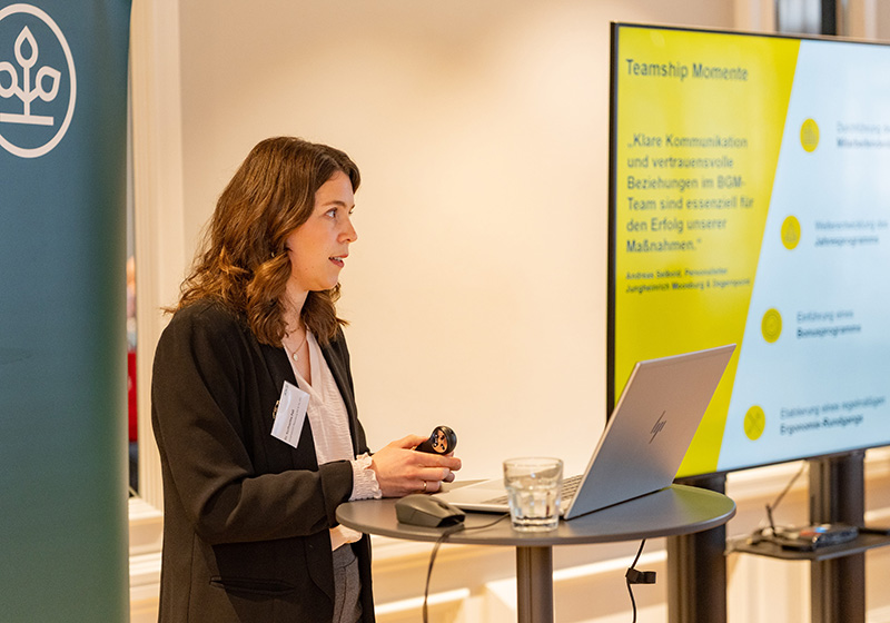 Dr. Katharina Feil, Jungheinrich Moosburg AG & Co. KG, hält einen Vortrag Dr. Katharina Feil, Jungheinrich Moosburg AG & Co. KG, hält einen Vortrag