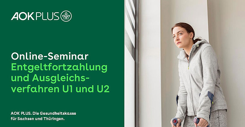 Online-Seminar „Entgeltfortzahlung und Ausgleichsverfahren U1 und U2“: Eine Frau auf Krücken schaut aus dem Fenster