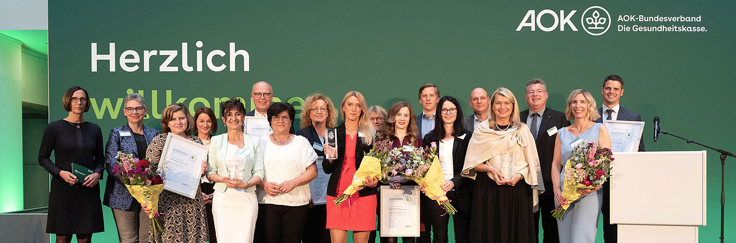 Die Preisträger 2022 des BGF-Preis Gesunde Pflege auf der Bühne