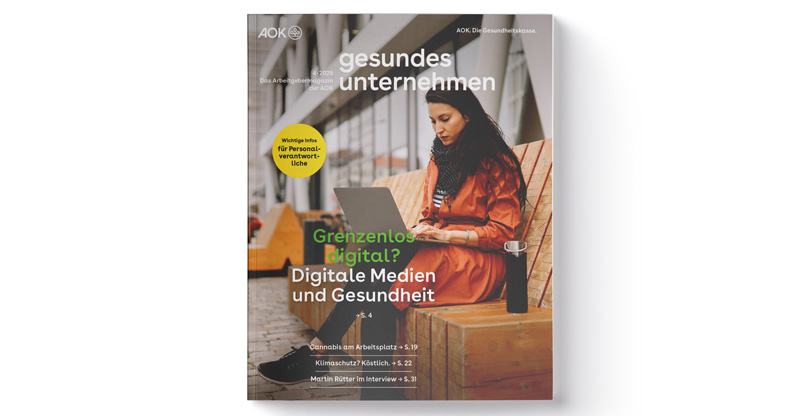gesundes unternehmen Ausgabe 4-2025: Frau arbeitet am Laptop auf einer öffentlichen Bank  gesundes unternehmen Ausgabe 4-2025: Frau arbeitet am Laptop auf einer öffentlichen Bank