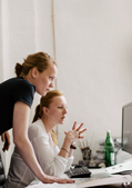 AOK-Expertenforum: zwei Frauen im Büro AOK-Expertenforum: zwei Frauen im Büro