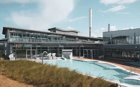 Zu sehen ist die Dünen-Therme in St. Peter-Ording.