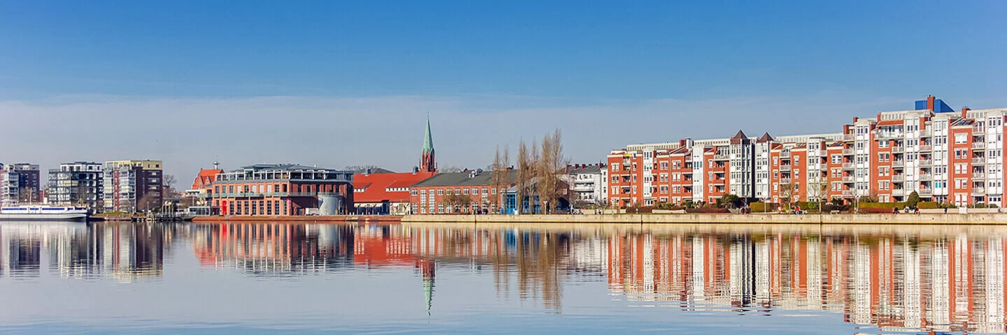 Panorama am Ems-Jade-Kanal in Wilhelmshaven