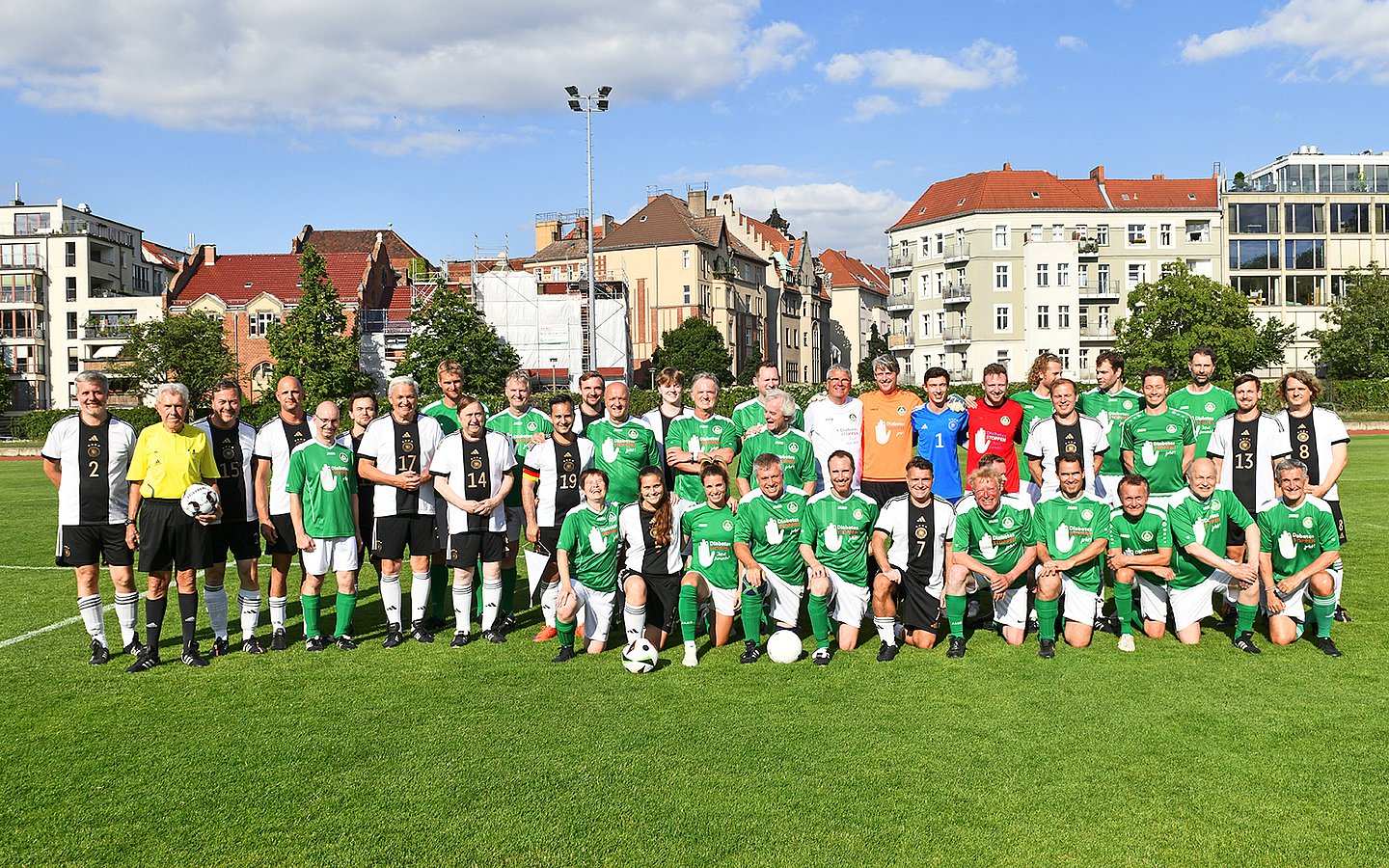 Mannschaftsbild FC Bundestag gegen FC Diabetologie 