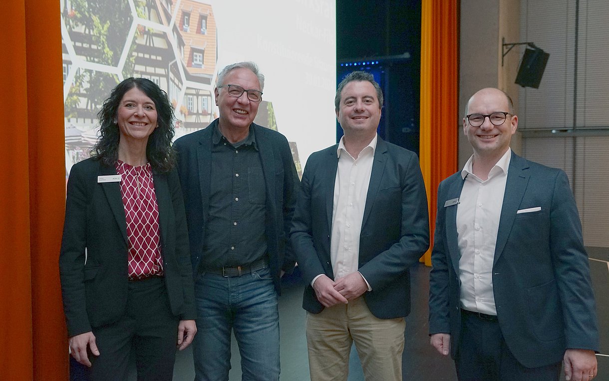 Gruppenfoto Geschäftsführung und Bezirksratsvorsitzende Neckar-Fils