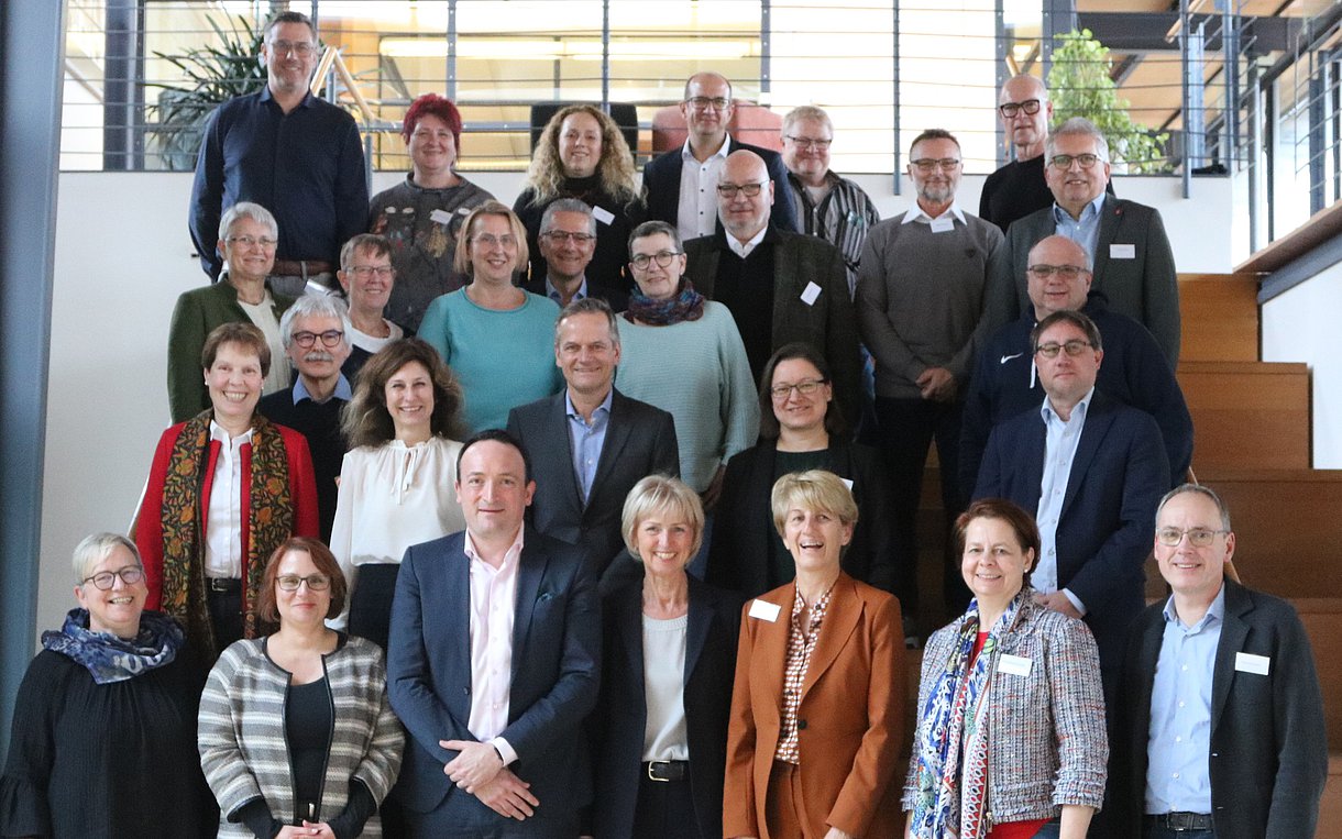 Gruppenbild neuer Bezirksrat der AOK Heilbronn-Franken