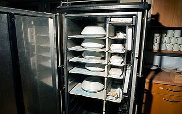 Klinikkantine Havelhöhe Foto eines Essenstransportwagens