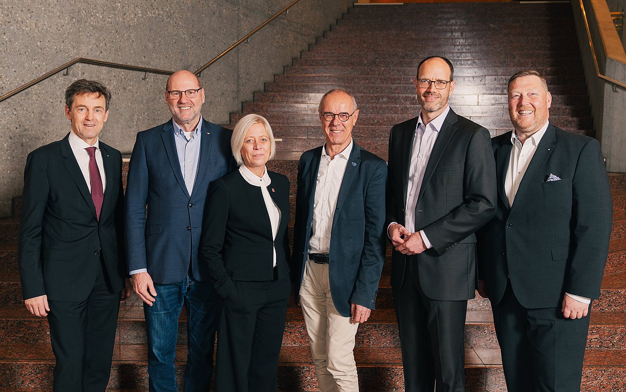 Gruppenfoto zur Verabschiedung des bisherigen Bezirksrats der AOK Ostwürttemberg